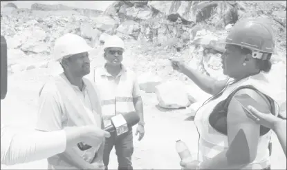  ?? (DPI photo) ?? Minister Simona Broomes (right) in discussion with Manager of Durban Quarries, Ravie, as Acting Mines Manager Krishna Ramdass looks on.