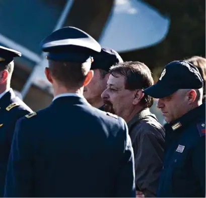  ?? (IMAGO/INDEPENDEN­T PHOTO AGENCY) ?? Cesare Battisti à son arrivée à l’aéroport de Ciampino, dans la banlieue de Rome.