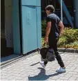  ?? Foto: dpa ?? Jogi Löw gestern auf dem Weg in die Frankfurte­r DFB Zentrale.