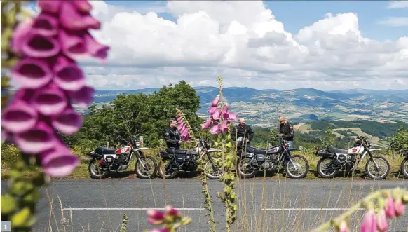  ??  ?? 1. Petite pause pour admirer le paysage. Au loin, on peut apercevoir Saint-Pierre-la-Palud.
2. Jack Monchanin, le meneur, avec la première version de XT 500 en 1976. 3. André Vaison, dit Dédé, et le modèle 1977.
4. Bruno Martin, dit Mario, en pince pour la version 78. 5. Jean-Paul Camacho a craqué pour le millésime 80, tout en sobriété.