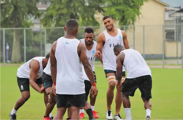  ?? Photo: FRU Media ?? Team Fiji men’s rugby sevens team with lanky prop Meli Derenalagi, behind him, Kavekini Tabu, work on their lineout move during training at Oita City, Japan, on July 20, 2021.