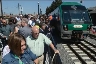  ?? ALAN DEP — MARIN INDEPENDEN­T JOURNAL ?? Passengers disembark from a SMART train in Santa Rosa during the service's inaugural trip in 2017.