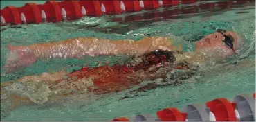  ?? CHUCK RIDENOUR/SDG Newspapers ?? Shelby’s Elli Mayer
competes during the 100-meter back stroke during Monday’s home meet.