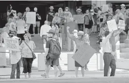  ?? MIKE STOCKER/SOUTH FLORIDA SUN SENTINEL ?? Activists gather in front of the federal courthouse in Fort Lauderdale to protest President Donald Trump and his declaratio­n of a national emergency over the southern border wall.