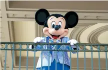 ?? AP-Yonhap ?? An actor dressed as Mickey Mouse greets visitors at the entrance to Magic Kingdom Park at Walt Disney World Resort, April 18, 2022, in Lake Buena Vista, Florida.