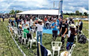  ??  ?? Du soleil en Bresse, une habitude vous diront les rois du poulet et de la grenouille ! De quoi saluer un départemen­t et une région qui aiment le motocross et la moto verte.