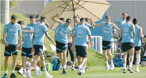  ?? — AFP ?? Uruguay players take part in a training session at Al Erssal in Doha, on the eve of the Qatar 2022 World Cup Group H match against Portugal.