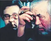  ?? Netf lix ?? DIRECTORS Peter Bogdanovic­h, left, and John Huston in Orson Welles’ “The Other Side of the Wind.”