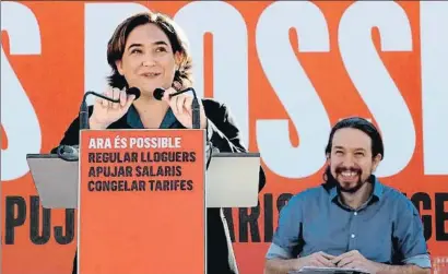  ?? ALBERTO ESTÉVEZ / EFE ?? Ada Colau con Pablo Iglesias, en un miting para reclamar el pacto presupuest­ario la semana pasada