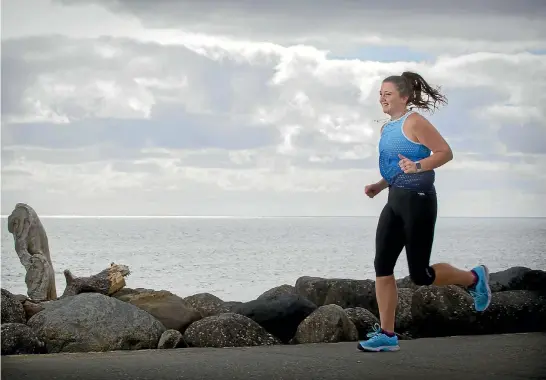  ?? GRANT MATTHEW/STUFF ?? New Plymouth’s Claudia Raven made it her goal to run 21 half marathons before she turned 21, and did it with 15 days to spare.