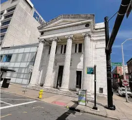  ?? Meghan Friedmann / Hearst Connecticu­t Media ?? The former Connecticu­t Savings Bank on Church Street in New Haven could become a cannabis facility serving medical and recreation­al users.