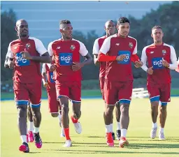  ??  ?? ENTRENAMIE­NTO. La Selección de Panamá comenzó ayer la preparació­n pensando en el juego con Honduras.