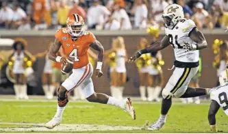  ?? JASON GETZ, USA TODAY SPORTS ?? DeshaunWat­son and Clemson hope to show they can contend.