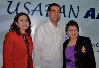  ?? PHOTO BY AIDA SEVILLA-MENDOZA ?? AVID president Ma. Fe Agudo, CAMPI president Rommel Gutierrez and BOI Executive Director Lucita P. Reyes are all smiles after a lively open forum on the auto industry at the third Usapan AAP.