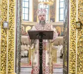  ?? BRENDAN HOFFMAN/THE NEW YORK TIMES ?? Metropolit­an Epiphanius leads the Christmas liturgy Saturday at the Holy Dormition Cathedral in Kyiv, Ukraine.