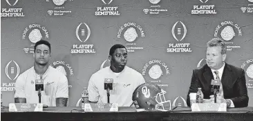  ?? [AP PHOTO] ?? OU’s defense, including safety Steven Parker, linebacker Emmanuel Beal and defensive coordinato­r Mike Stoops, had their Rose Bowl media availabili­ty on Thursday morning.