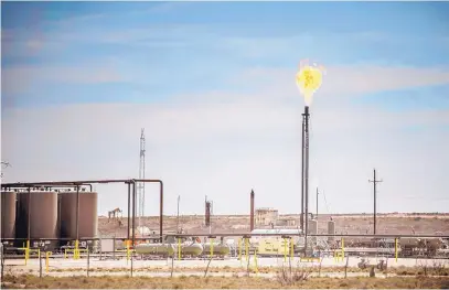  ?? ROBERTO E. ROSALES/JOURNAL ?? Methane is flared from a well in southeaste­rn New Mexico. Colorado rules to cut down on methane pollution apparently are working and have industry support.