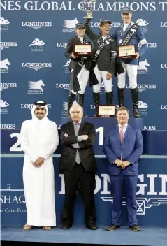  ??  ?? Jan Tops närmast till höger i bild i blå kostym, är mannen bakom den penningsti­nna Global Champions Tour. Bilden är från Rolf-göran Bengtssons seger i finalen i Doha 2016, på podiet flankeras han av tvåan Edwina Tops-alexander och trean Christian Ahlmann.