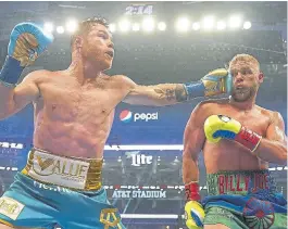  ?? Ap ?? Canelo castigó con dureza a saunders, que en el 9° no salió