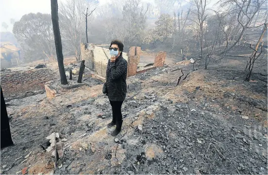  ?? Picture: ESA ALEXANDER ?? BURNT: Susan Campbell surveys her property in Paradise, Knysna, which was destroyed by the recent fire