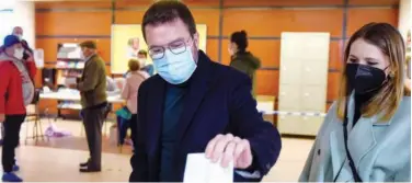  ?? Reuters ?? ↑
ERC Candidate Pere Aragones casts his vote in Barcelona on Sunday.