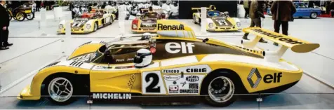  ??  ?? Orgullo de marca. Para festejar el 40º Aniversari­o de su victoria en las 24 Horas de Le Mans, Renault reunía y mostraba al público los Alpine ganadores de aquella edición.