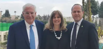  ?? (Jerusalem Municipali­ty) ?? US Ambassador to Israel David Friedman (left) and his wife, Tammy Sand, are greeted by Jerusalem Mayor Nir Barkat during their visit earlier this month.