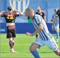  ??  ?? Dioni celebra uno de sus goles al Albacete.