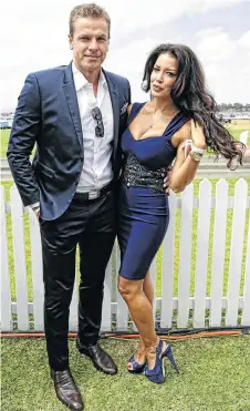  ?? Picture: ADRIAN DE KOCK ?? GOING SWIMMINGLY: Ryk Neethling and his Iranian friend Sahar Biniaz, who won the Miss Universe Canada beauty title in 2012