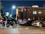  ?? NHAT V. MEYER — STAFF PHOTOGRAPH­ER ?? San Jose police bomb squad members investigat­e outside of the SAP Center in San Jose on Sunday.