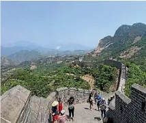  ??  ?? The Great Wall of China provided a challengin­g location for a marathon.