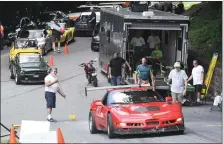  ?? BILL UHRICH — READING EAGLE ?? While Jim Oswald, left, serving as an official looks on, David Stone of Steel City burns off the line in a Corvette at the Pagoda Hillclimb Saturday.