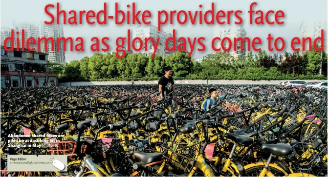  ?? Photo: IC ?? Abandoned shared-bikes are piled up at a parking lot in Shanghai in May