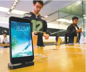  ?? Richard Vogel / Associated Press 2016 ?? Apple, displaying phones at a Los Angeles store, is fighting with Qualcomm.