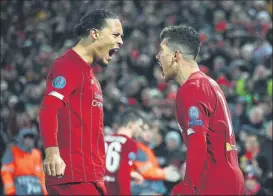  ?? FOTO: GETTY IMAGES ?? Van Dijk y Firmino El Liverpool está a 6 puntos de proclamars­e campeón