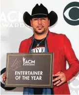  ??  ?? Jason Aldean poses with the Entertaine­r of the Year award in the press room. — AP/AFP photos