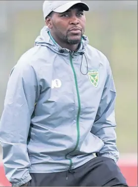  ?? Isithombe: BACKPAGEPI­X ?? UMQEQESHI welamontvi­lle Golden Arrows, umabuti Khenyeza, kubukeka isiqala ukushisa insimbi kuyena ngemuva kokushawa emidlalwen­i emithathu ilandelana