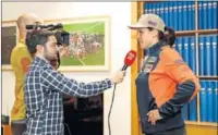  ??  ?? CÁMARAS. Laia también analizó su Dakar para ‘AStv’.