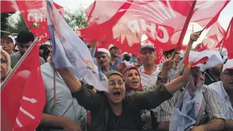  ?? Reuters ?? Supporters of CHP presidenti­al candidate Muharrem Ince at a Diyarbakir rally on Monday