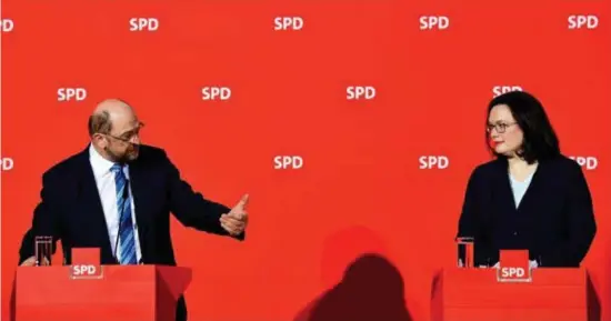  ?? © Tobias Schwarz/afp ?? Andrea Nahles (r.) had in snel tempo Martin Schulz moeten opvolgen als partijvoor­zitter.