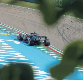  ?? KEYSTONE ?? Il finlandese Bottas davanti a Hamilton nelle libere di ieri