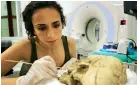  ??  ?? 7.30PM Ella Al-shamahi examines a 1,500-year-old skull