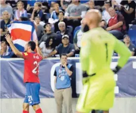  ?? AP ?? A Tim Howard no le quedó más que ver la celebració­n de su verdugo.