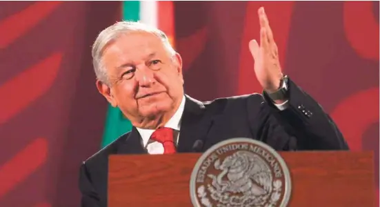  ?? ?? DEFENSA.
El presidente Andrés Manuel López Obrador, ayer, durante su conferenci­a de prensa, en Palacio Nacional.