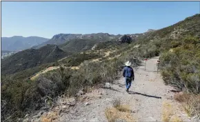  ?? IRFAN KHAN/LOS ANGELES TIMES ?? A section of the Los Robles trail system on August 31 in Hidden Valley.