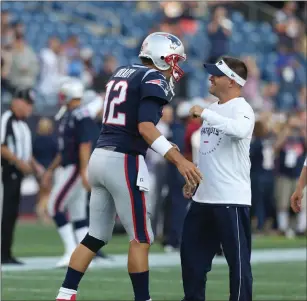  ?? File photo by Louriann Mardo-Zayat / lmzartwork­s.com ?? Patriots quarterbac­k Tom Brady (12) and offensive coordinato­r Josh McDaniels (right) added a new weapon to the offense Monday in former Browns wide receiver Josh Gordon.