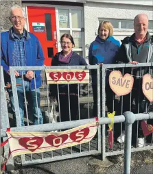  ?? ?? Right: Some of the islanders who turned up to a meeting to show support for Luing’s Save Our School campaign.