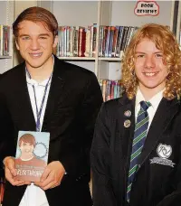  ??  ?? American scientist and author Jack Andraka with Reddish Vale High School pupil Theo Hudson