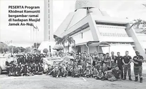  ??  ?? PESERTA Program Khidmat Komuniti bergambar ramai di hadapan Masjid Jamek An-Nur.