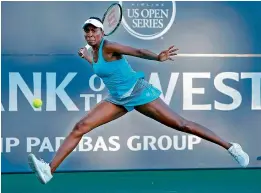  ??  ?? Venus Williams returns to USA’s Alison Riske in the semifinals of the Bank of the West Classic at the Stanford University Taube Family Tennis Stadium in Stanford, California (USA), on Saturday. Venus won 6-1, 7-6 (7/2).